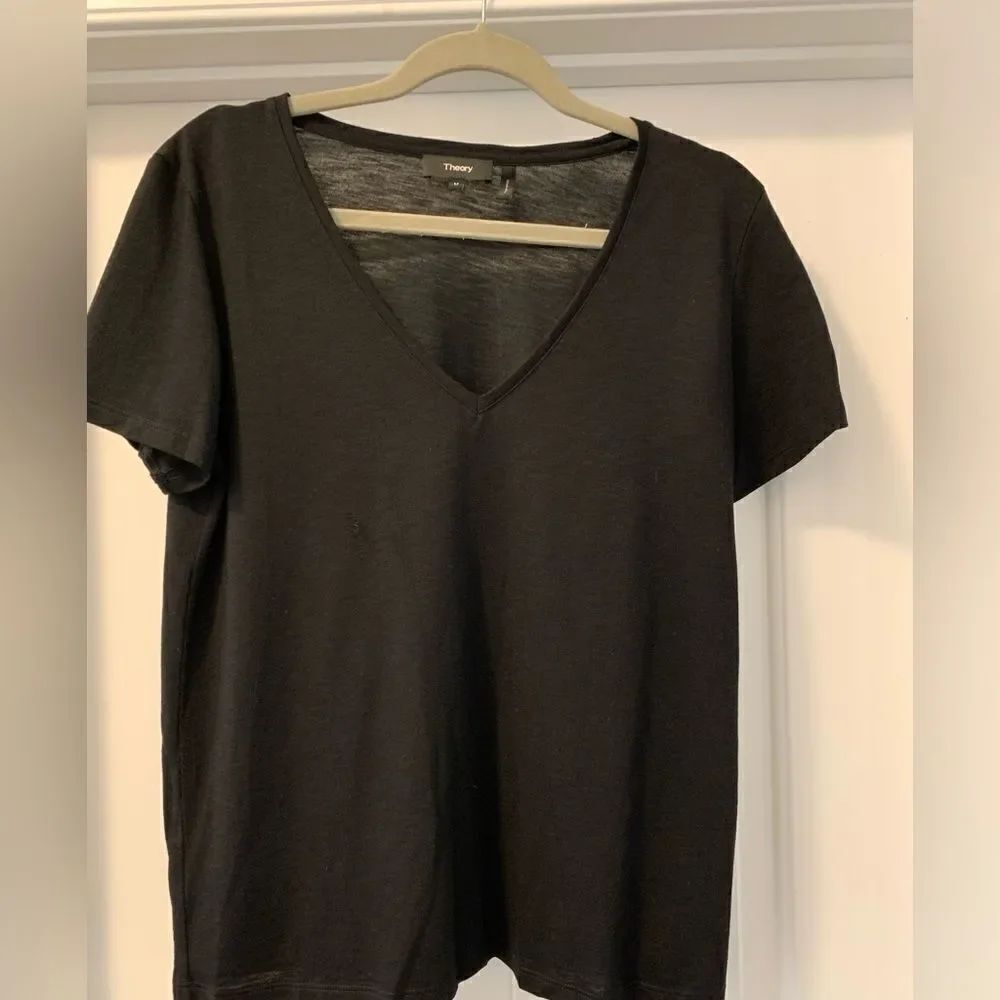 Theory Women’s V-Neck Tee Shirt Size Medium
